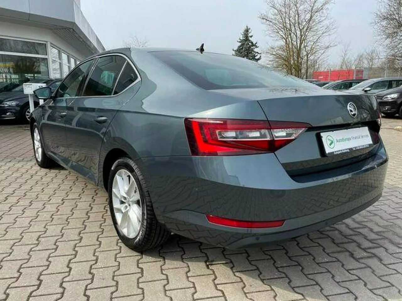 praktycznie-nowa-skoda-superb