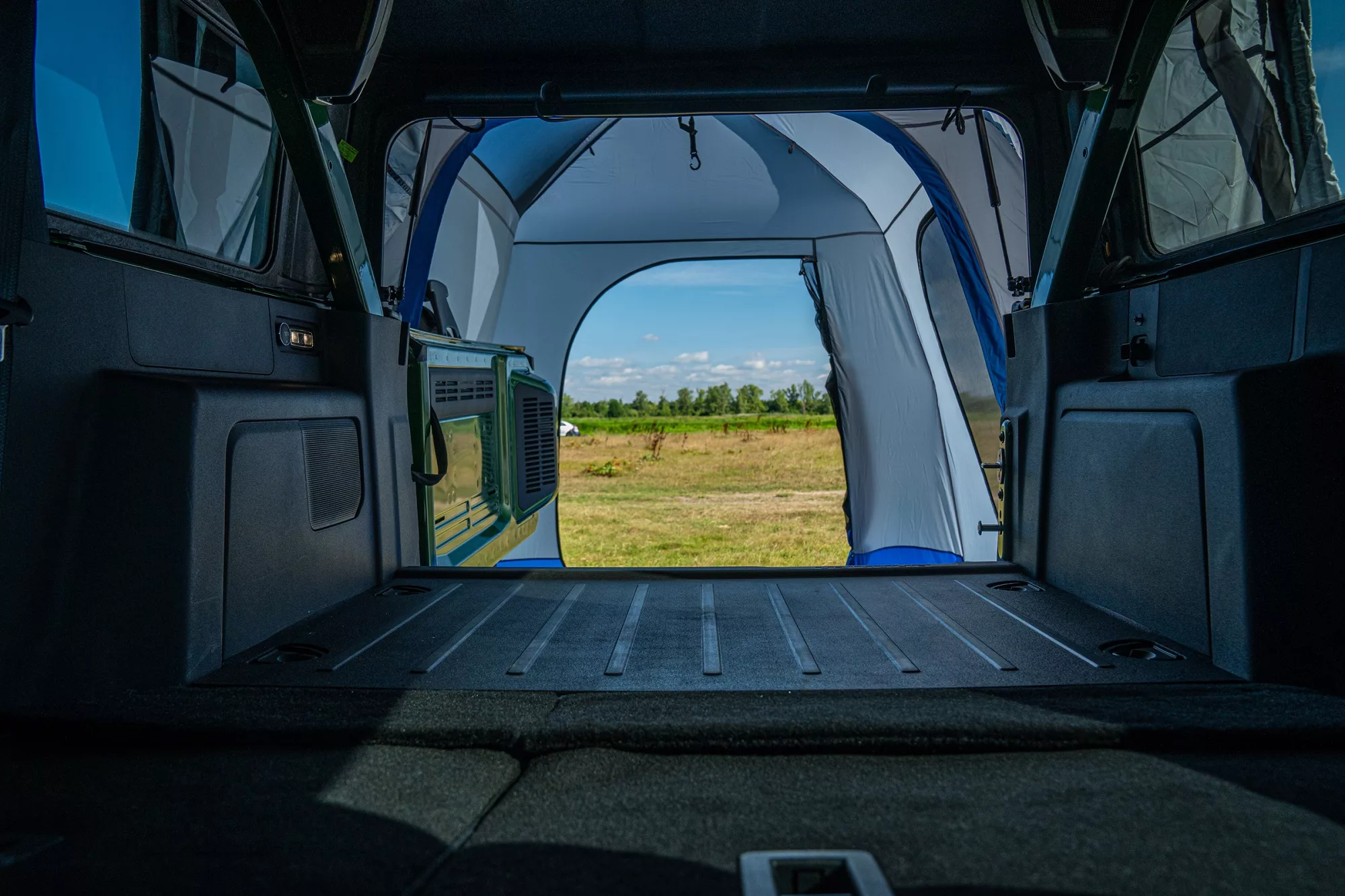 SUV Ford Bronco z namiotem