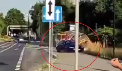 Szpaner w BMW chciał pokazać co umie za kółkiem, chociaż nie umiał niczego. Z dzieckiem na pokładzie zdemolował przystanek – jest wideo z tego „cyrku”.