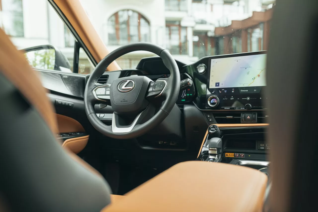 Lexus NX 350h / wnętrze