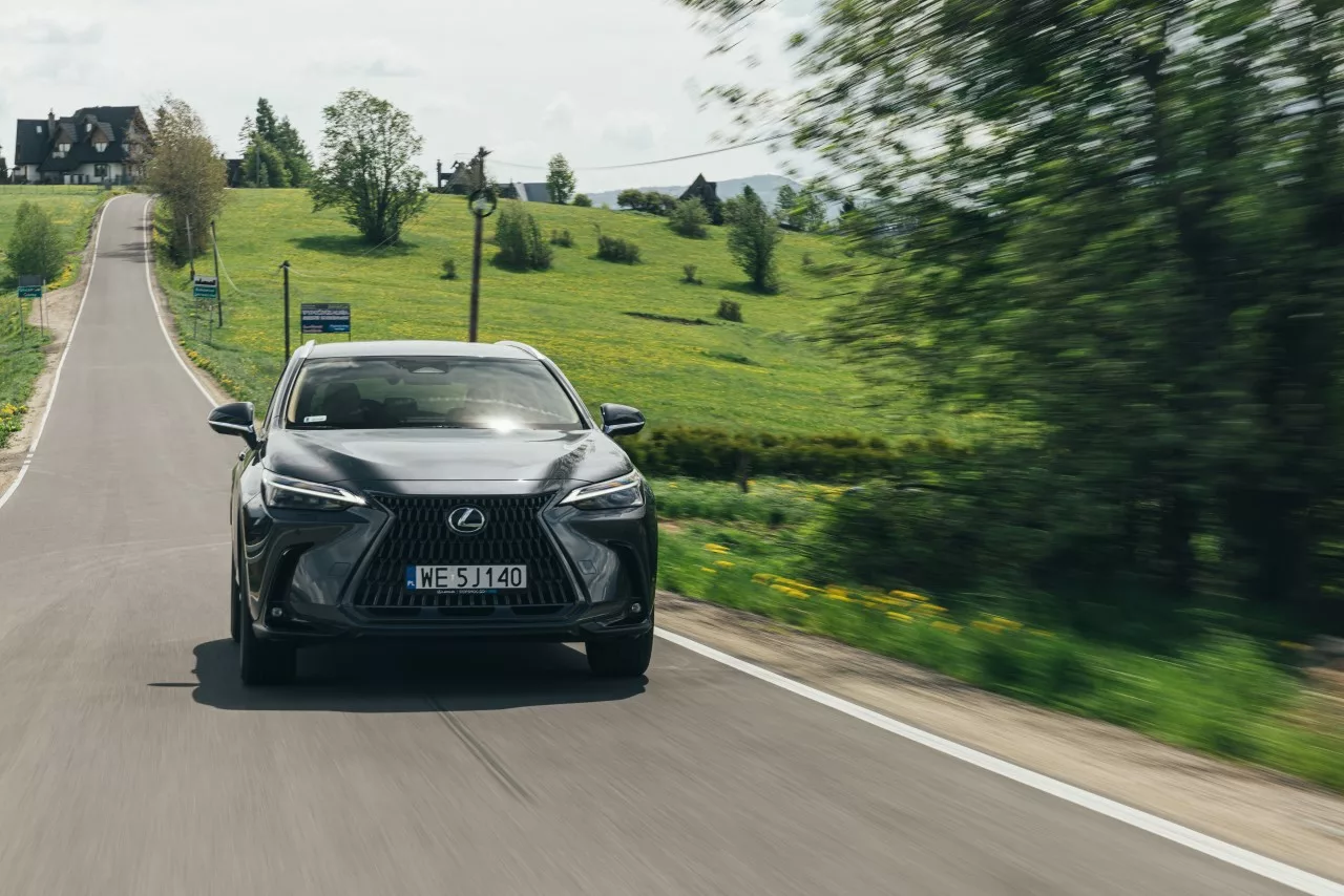 Lexus NX 450h+ / dynamika