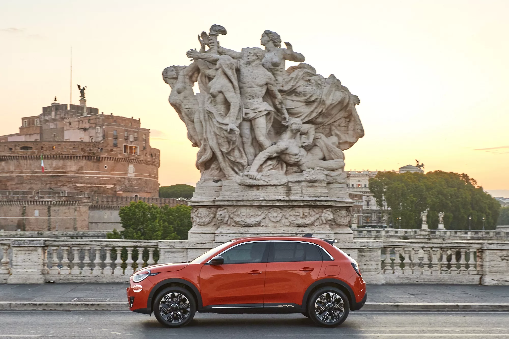 miejski SUV Nowy Fiat 600e La Prima