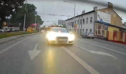 Kupił na chińskim portalu „koguta” i bawił się w policyjny radiowóz. Teraz stanie przed sądem