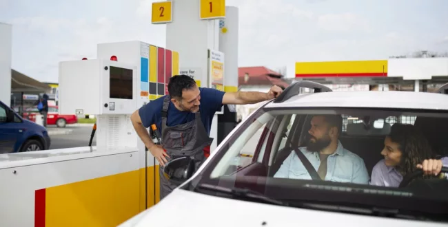 kolejka kierowcow paliwa