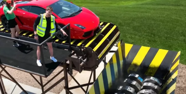 Wrzucił Lamborghini Gallardo do największej niszczarki na świecie. Potem strzelał do auta czołgami –  wszystko dla wyświetleń i „lajków”