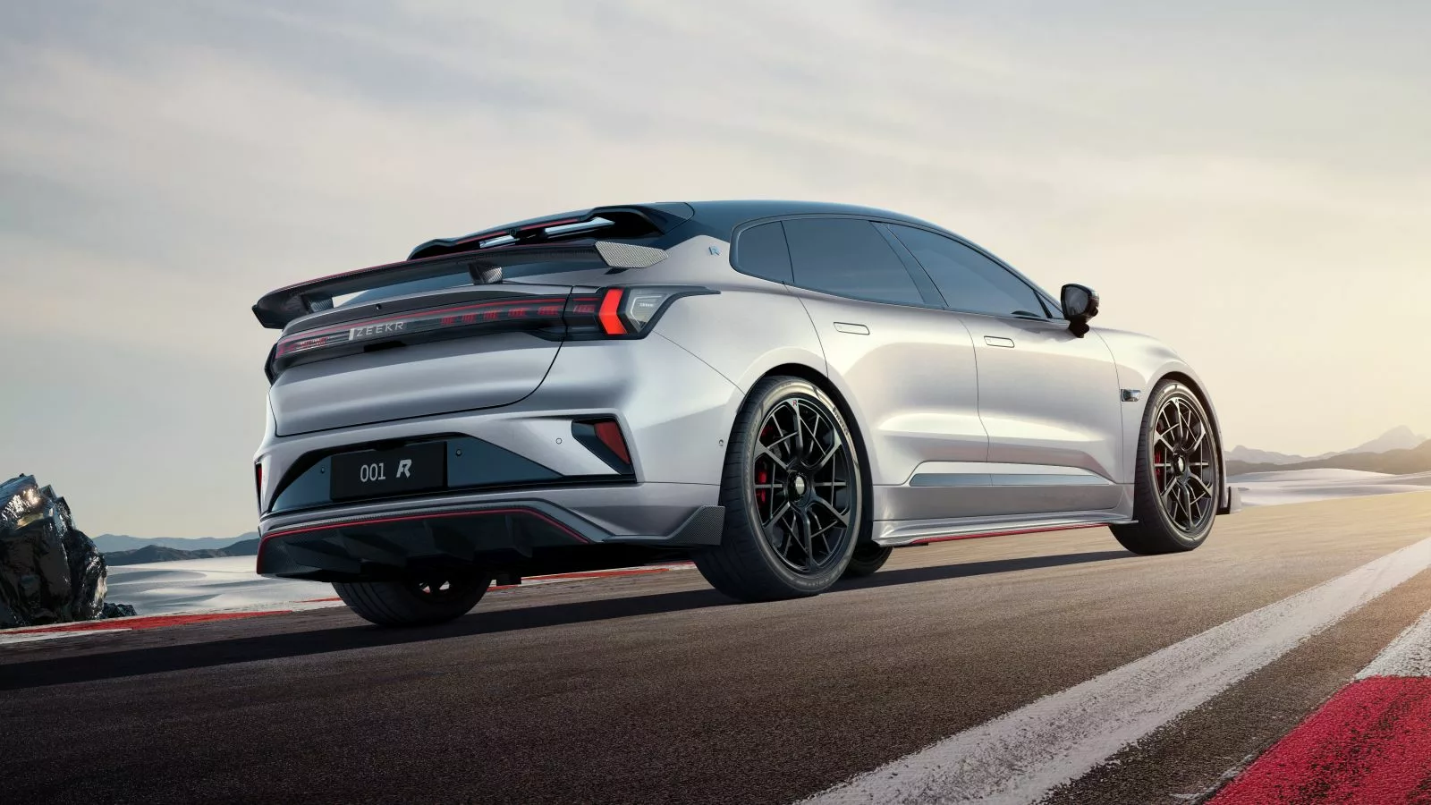 najszybsze-kombi-na-swiecie-zeekr-001-fr