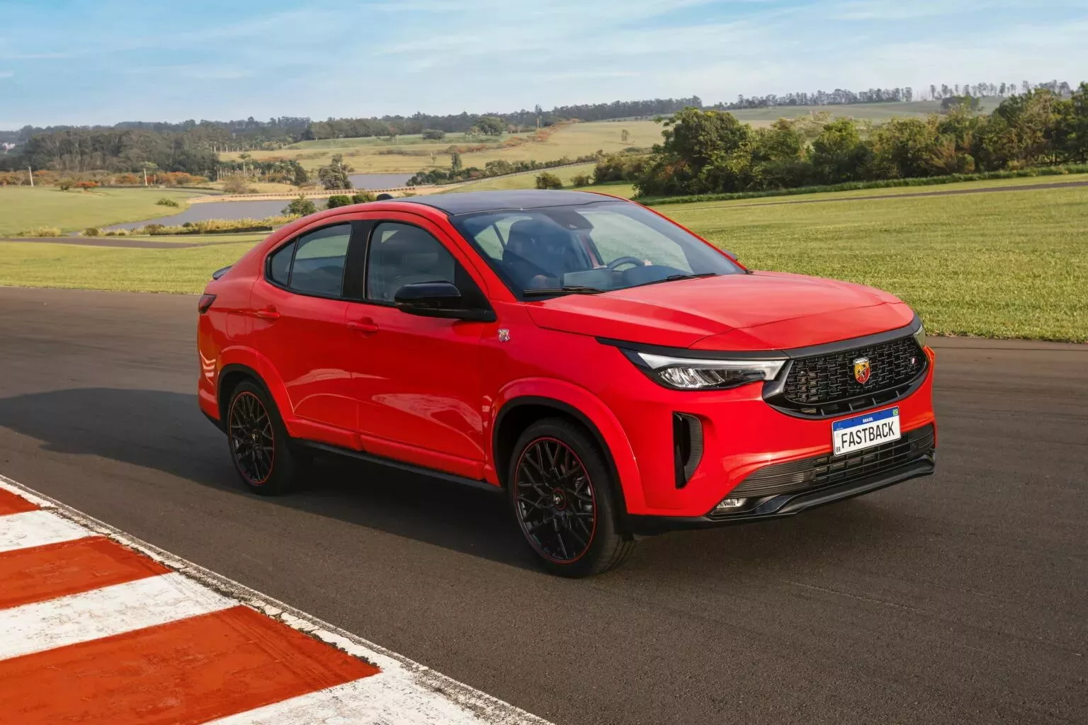 fiat-fastback-suv-bmw-x4