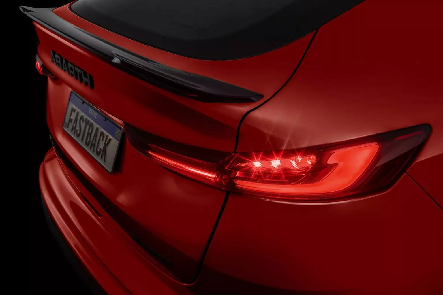 fiat-fastback-suv-bmw-x4