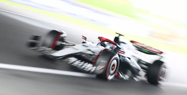 AlphaTauri blisko punktów! Tsunoda walczył w domu!