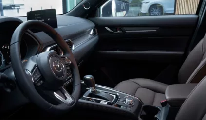 samochód suv mazda cx5 wnetrze 2023