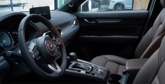 samochód suv mazda cx5 wnetrze 2023