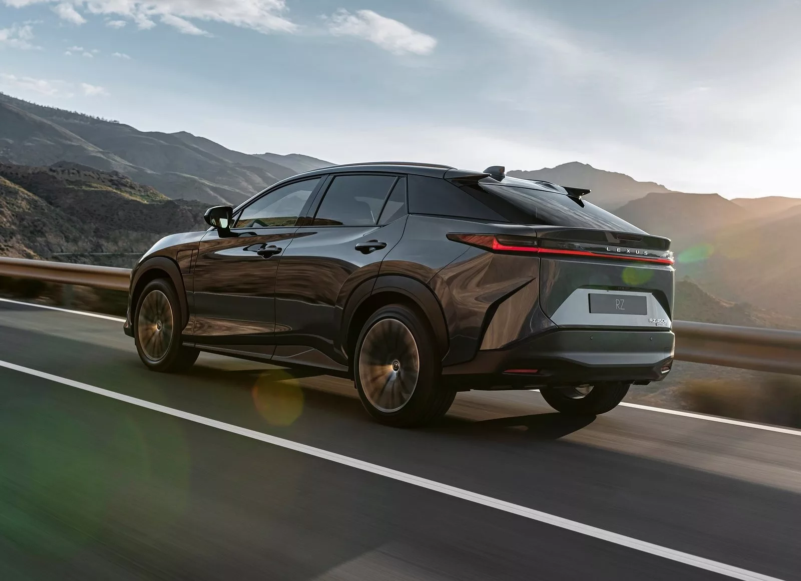 zasieg-samochodow-elektrycznych-lexus