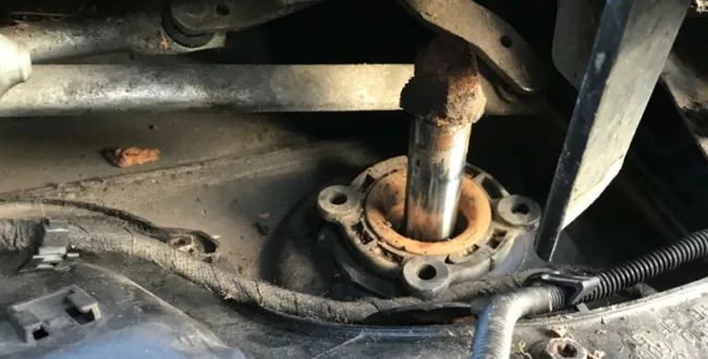 Objawy zużycia łożyska kolumny amortyzatora – co zrobić?