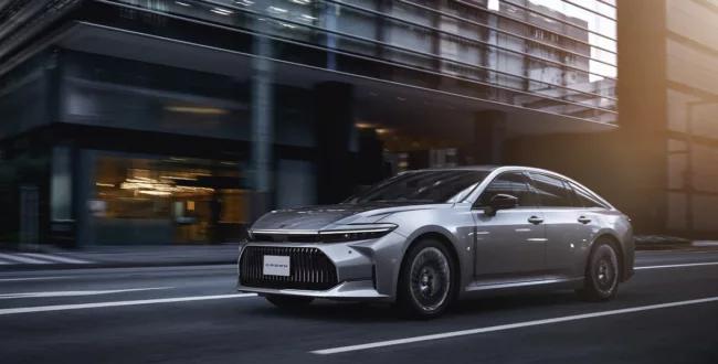 Toyota zaprezentowała nowy zasilany wodorem model. Ten samochód z pewnością was zaskoczy