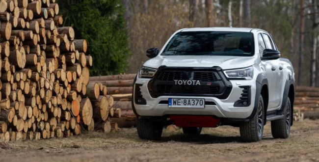 Toyota Hilux wyróżniona w prestiżowym plebiscycie. To niezawodny pick-up na rynku brytyjskim