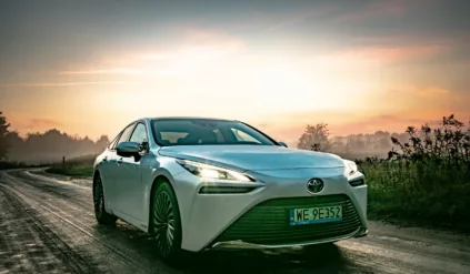Rabat na wodorową Toyotę Mirai. Zainteresowani zaoszczędzą na zakupie 50 000 złotych
