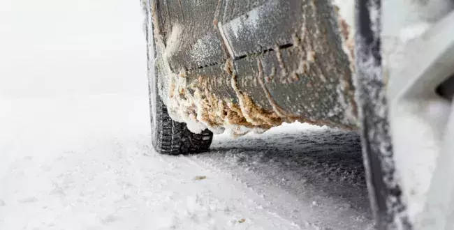Czy sól drogowa niszczy nasz samochód?
