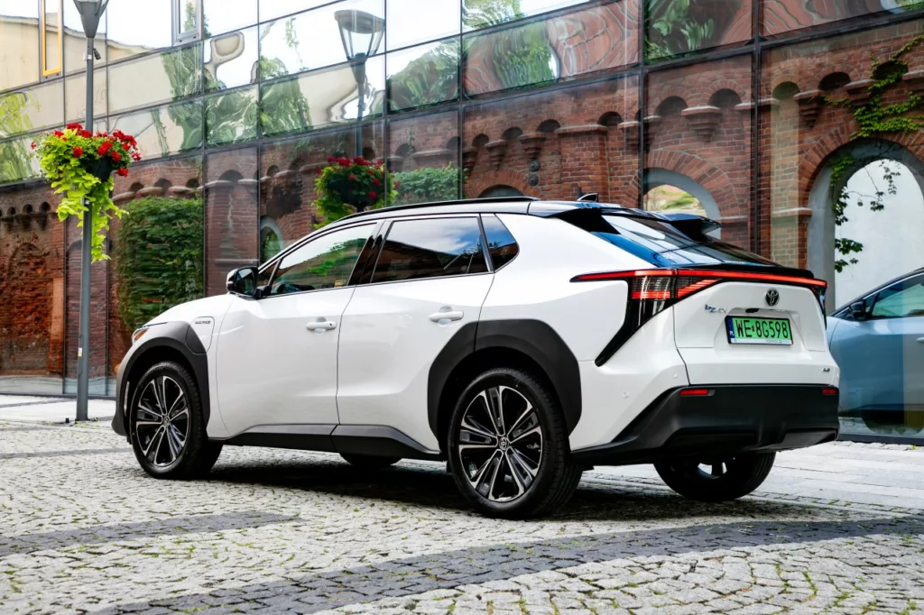 Elektryczna Toyota bZ4X