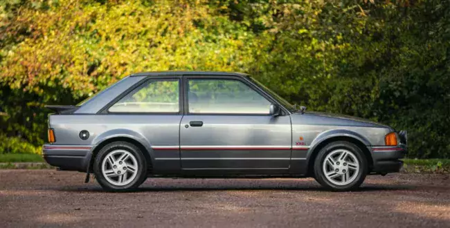 ford escort 1988 na aukcji