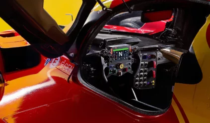 Hypercar Ferrari 499P / wnętrze