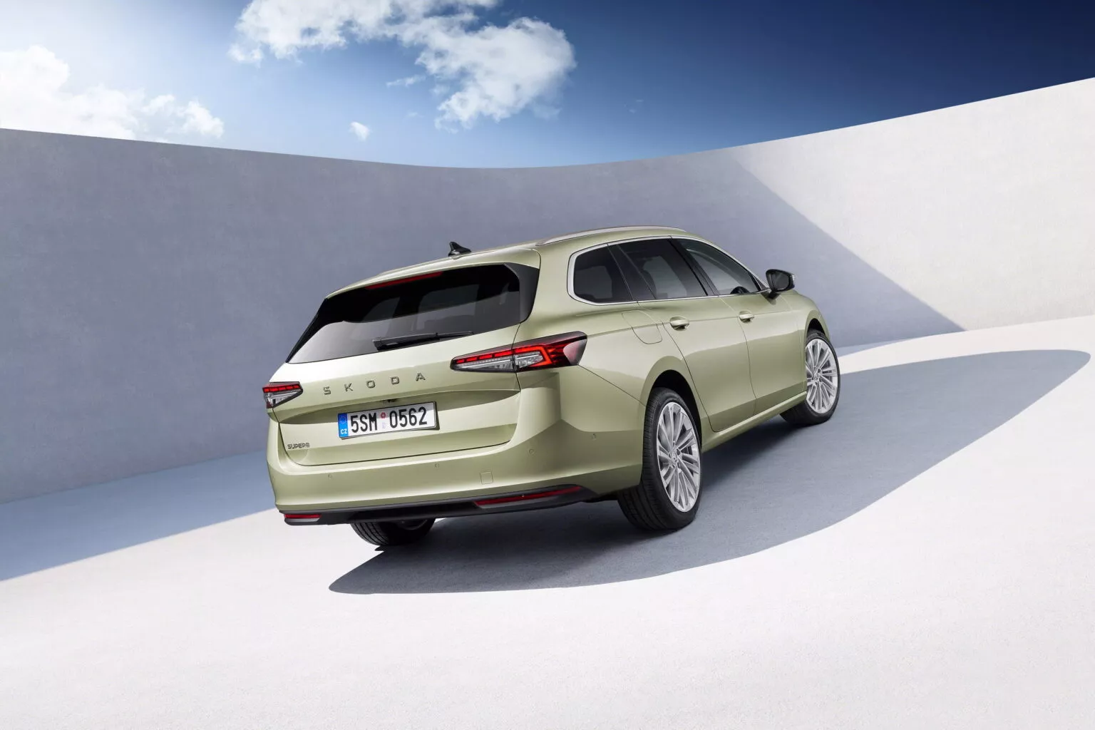 nowa-skoda-superb-2024