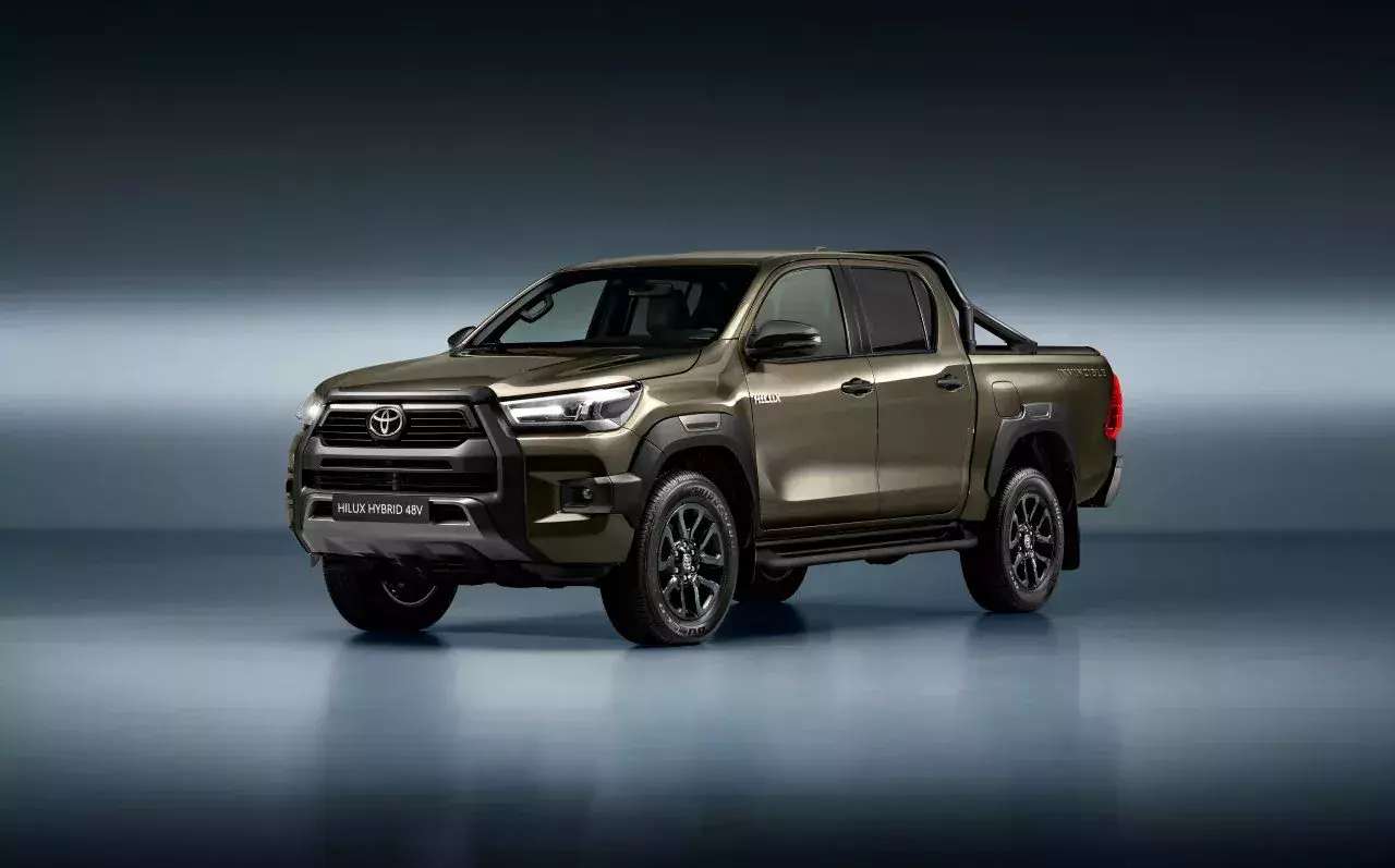 2023-hilux-hybrid-48v-int-02