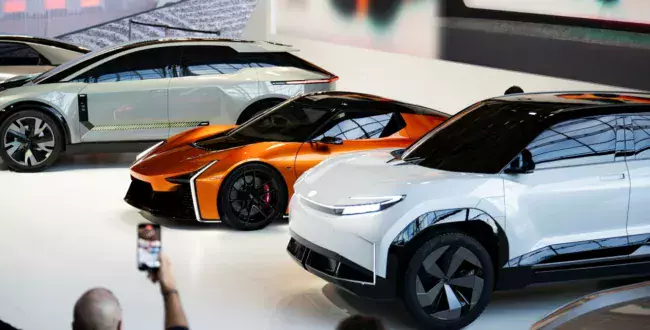 Toyota w pogoni za neutralnością węglową. W realizacji planów pomogą nowe elektryczne i wodorowe pojazdy