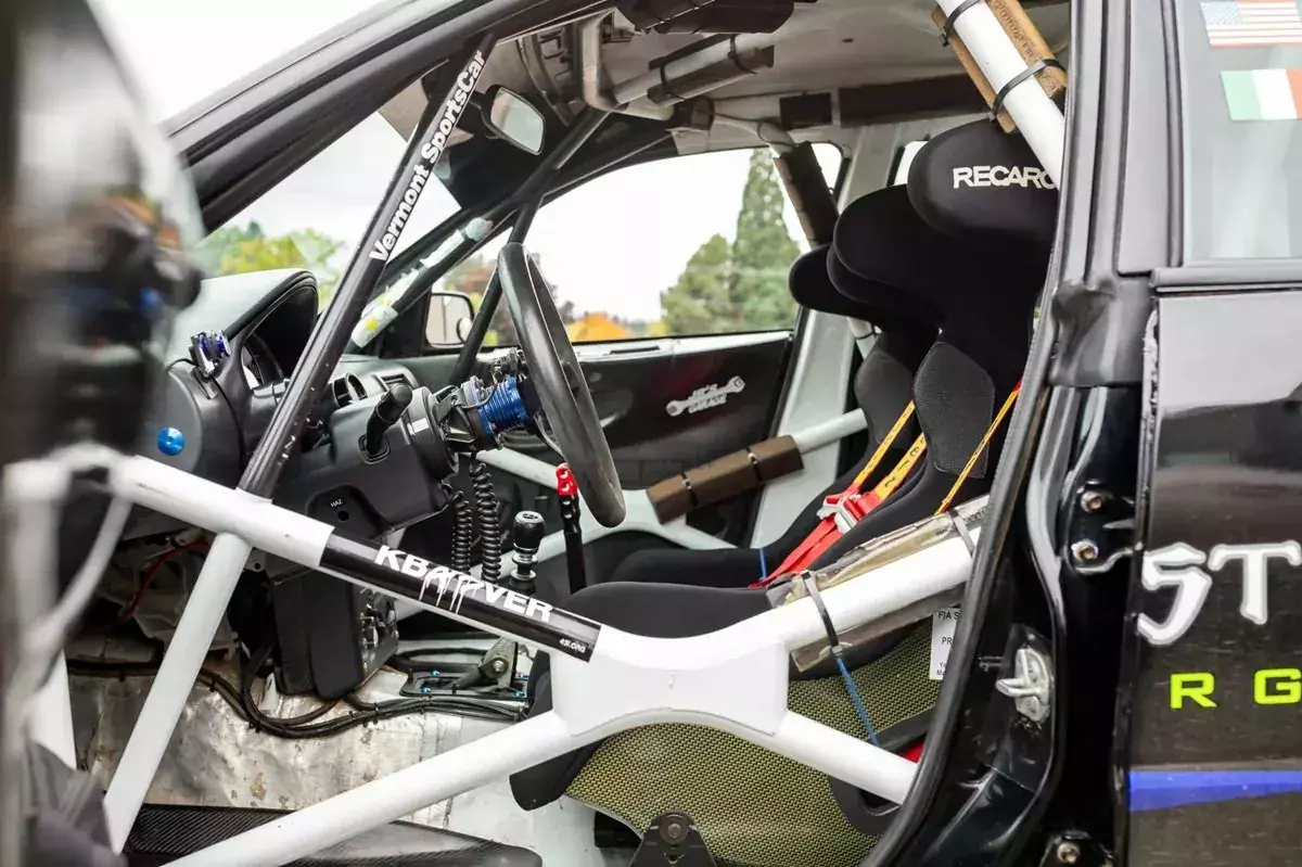 Subaru_impreza-wrx-sti_wnetrze