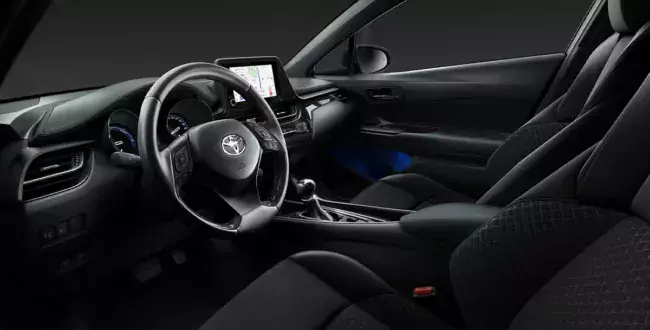 Toyota c-hr wyprzedaz foto wnętrza 2023