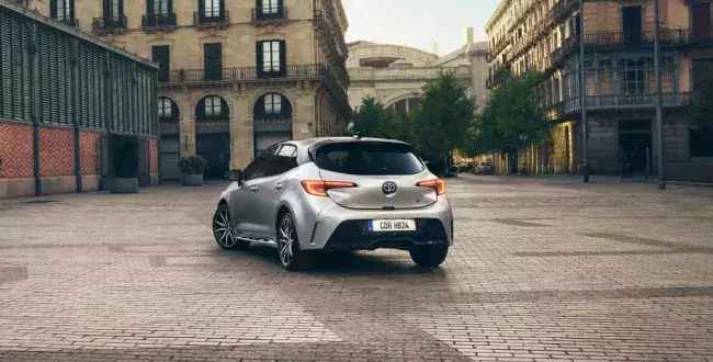 toyota corolla zniżka na rocznik 2023 tył