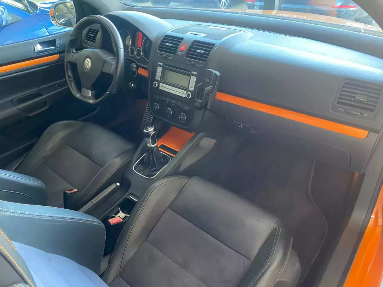 volkswagen-golf-orange-speed