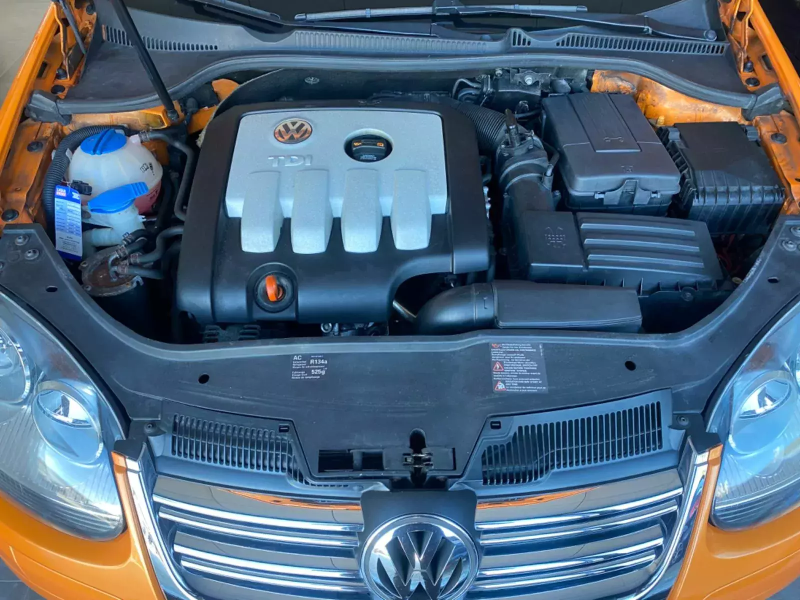 volkswagen-golf-orange-speed