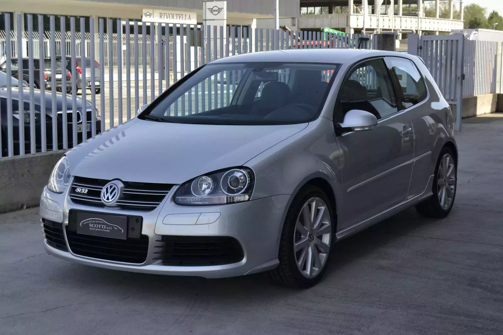 volkswagen-golf-r-32-2