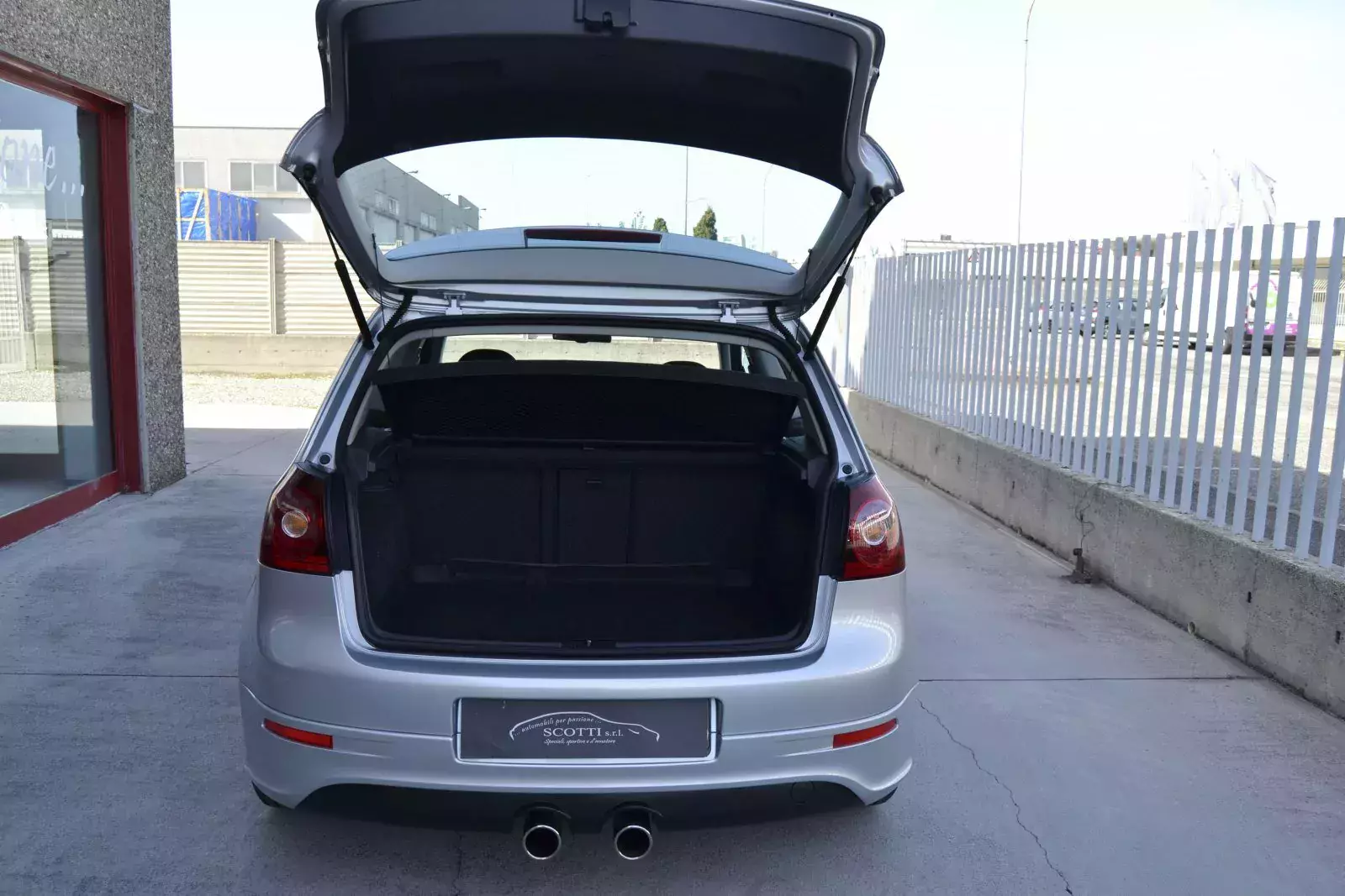 volkswagen-golf-r-32-2