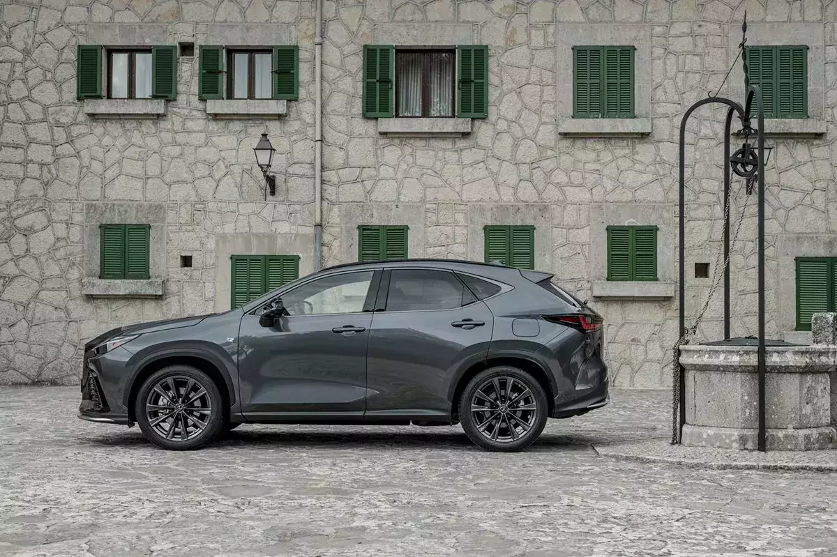 SUV LExus NX
