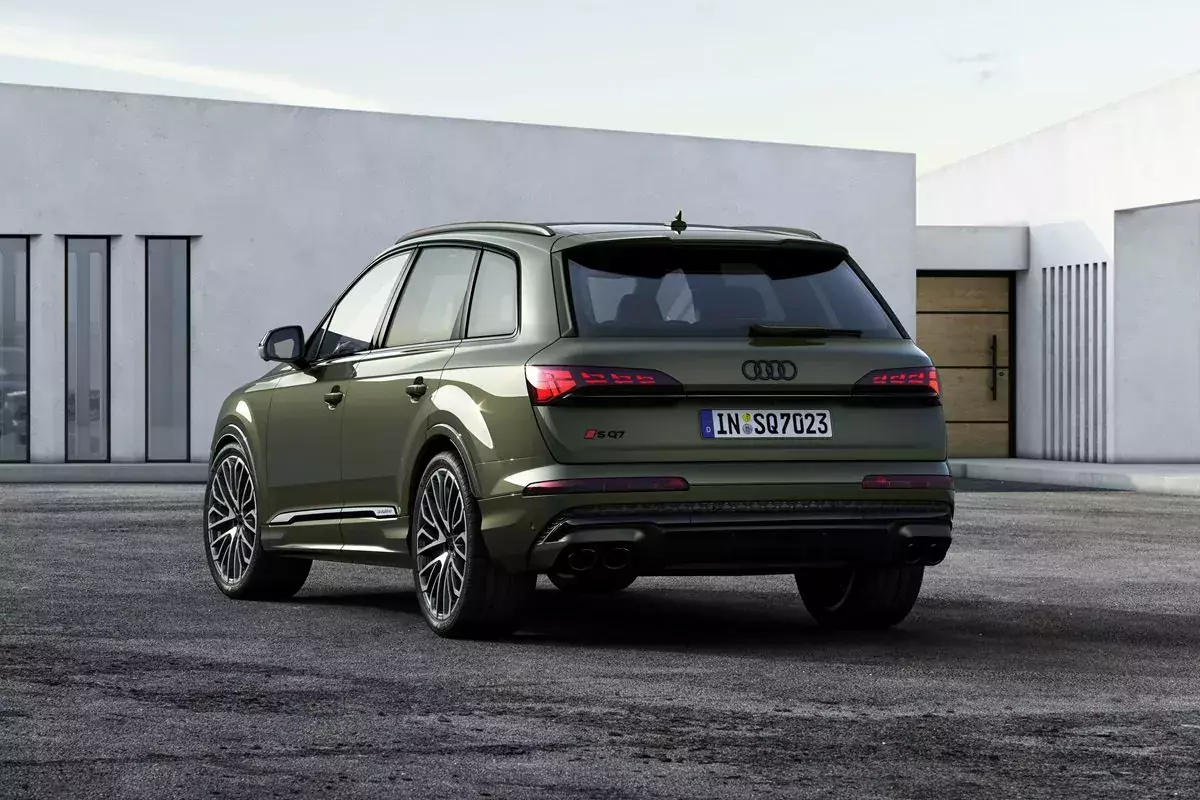 Audi SQ7 SUV widok z tyłu