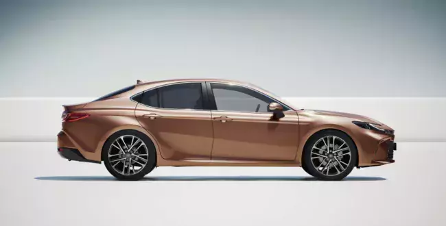 Nowa Toyota Camry w pełnej okazałości. Zaawansowane systemy bezpieczeństwa i technologia hybrydowa