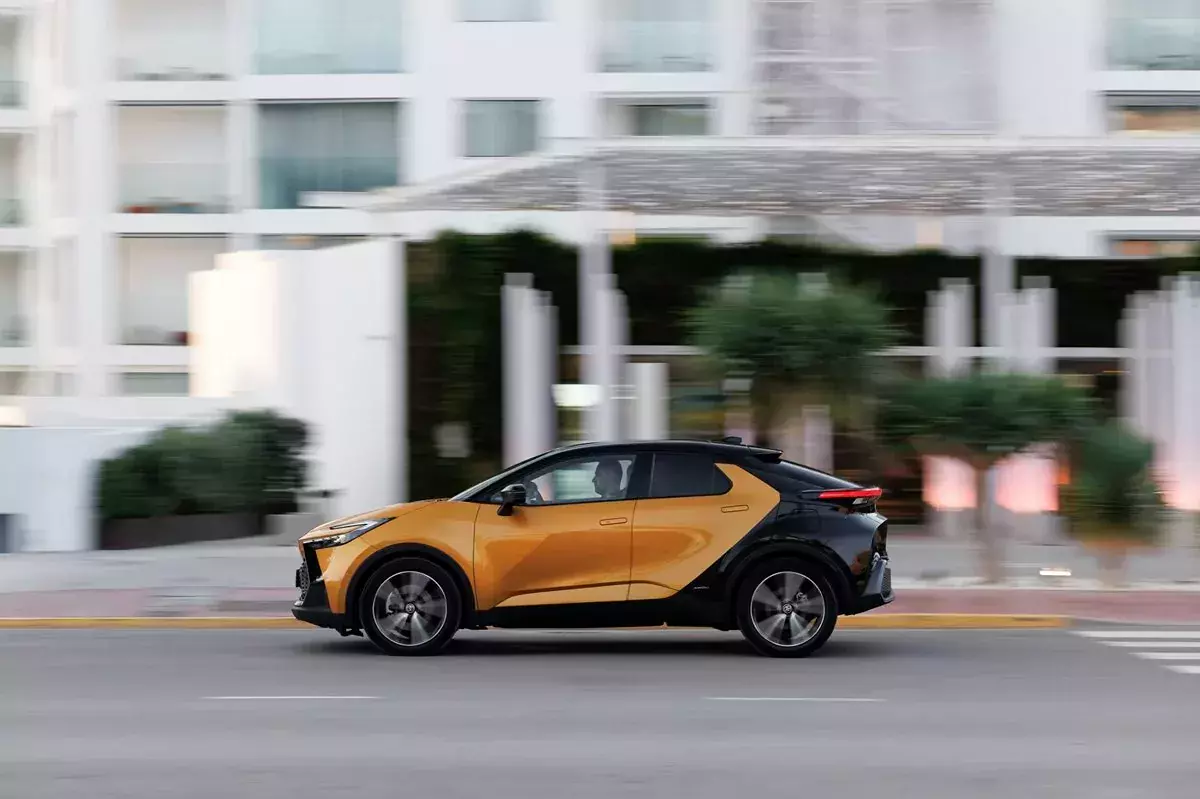 Odnowiony hybdrydowy SUV Toyoty CHR