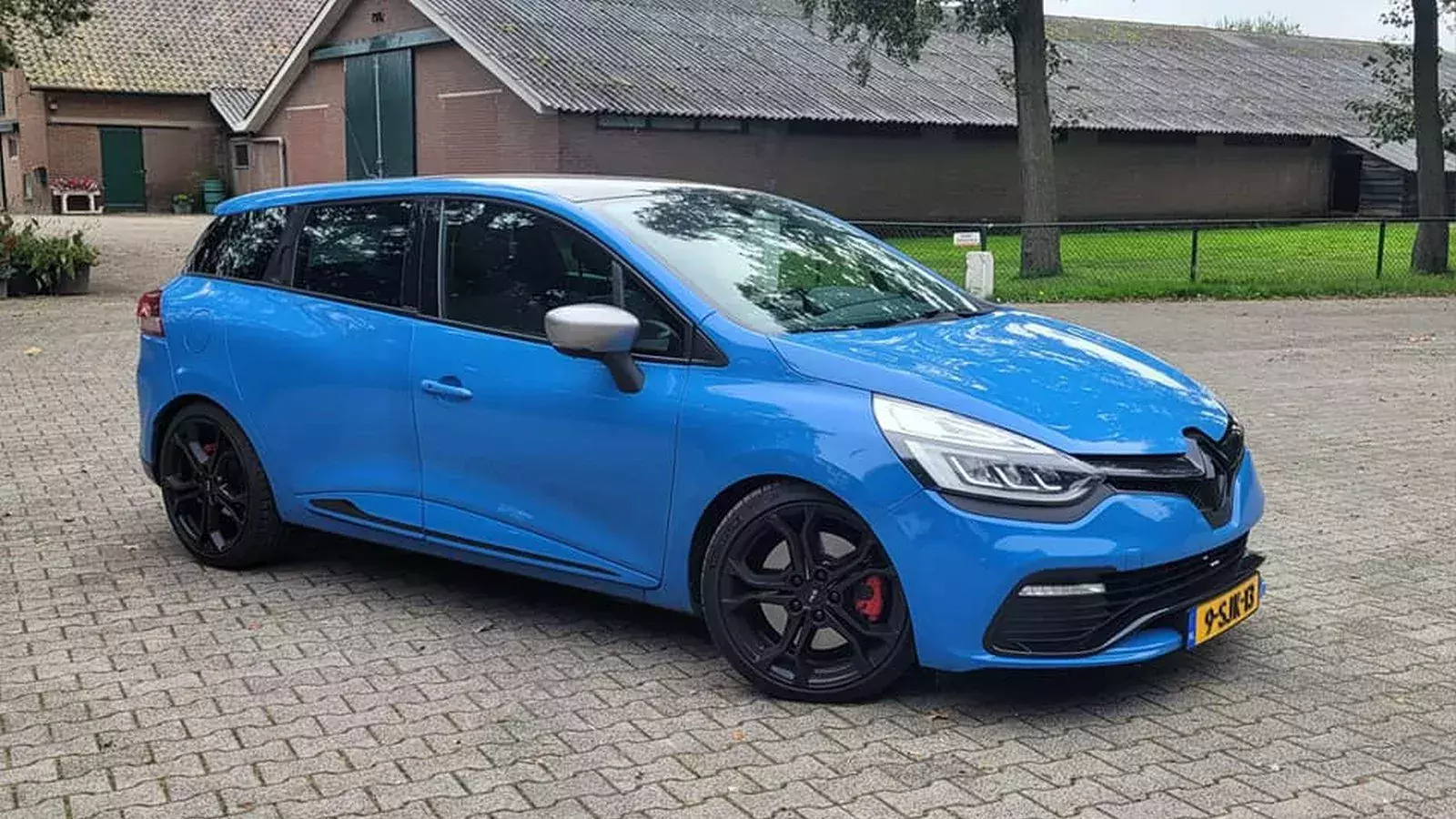 Renault_Clio_RS_kombi_2023-5