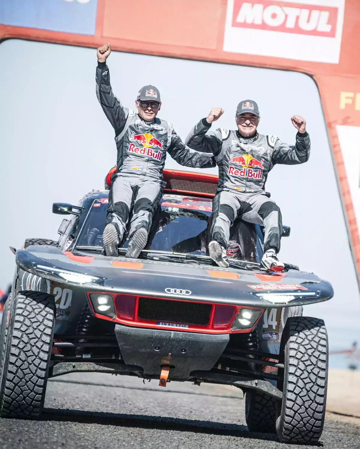 carlos sainz lukas cruze dakar rally 2024