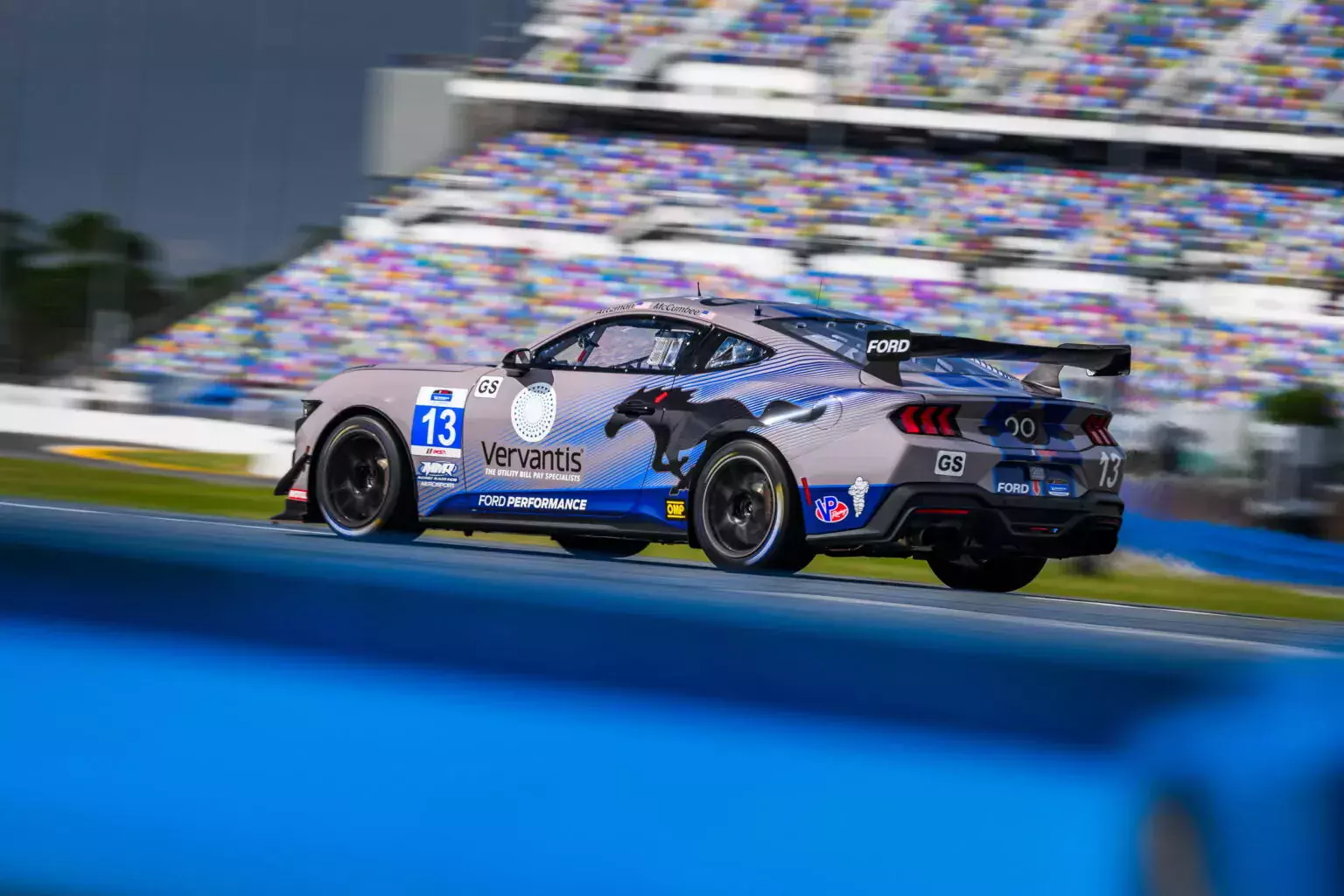 ford-mustang-silnik-v8