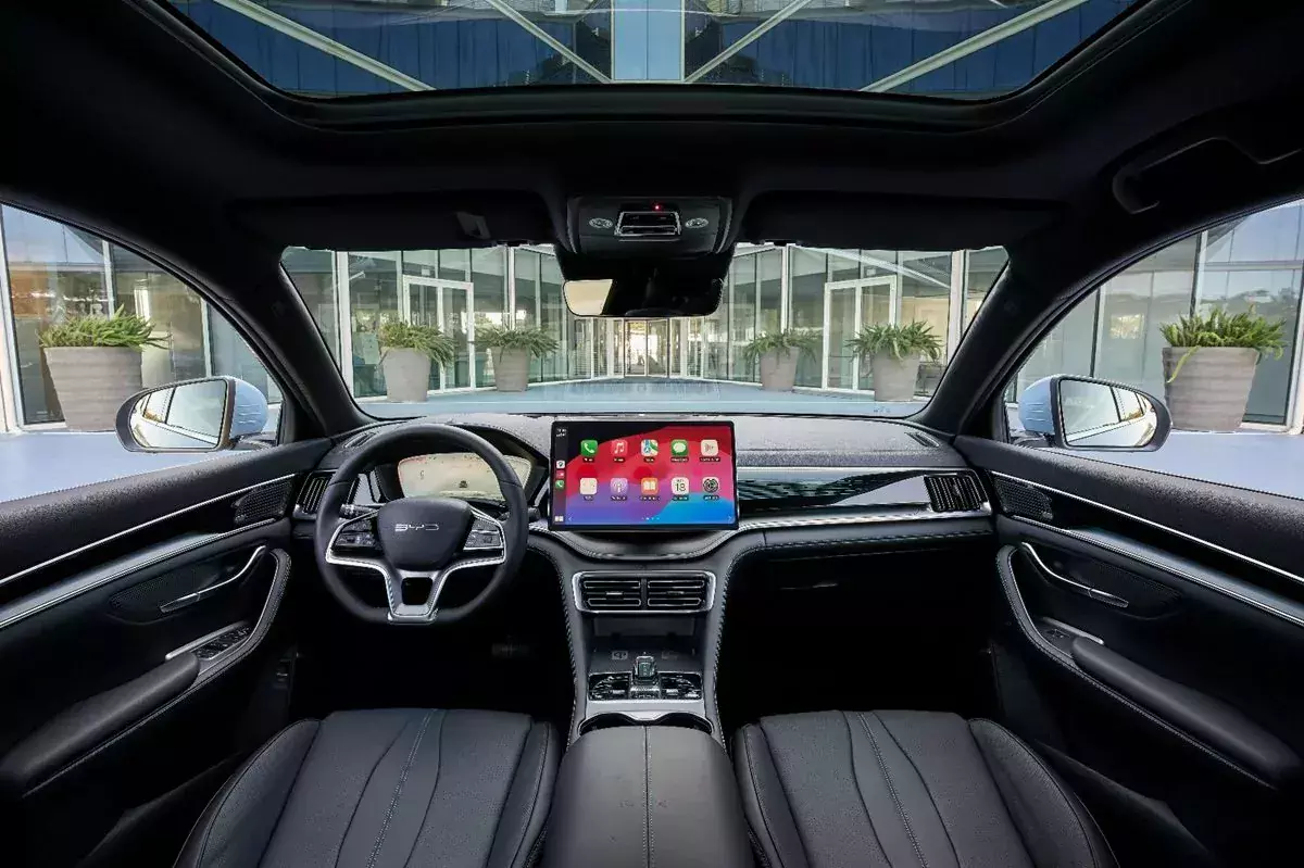 nowy SUV BYD Seal U wnętrze