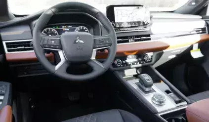 suv mitsubihi outlander w USA to wydatek od 28 tys dolarow