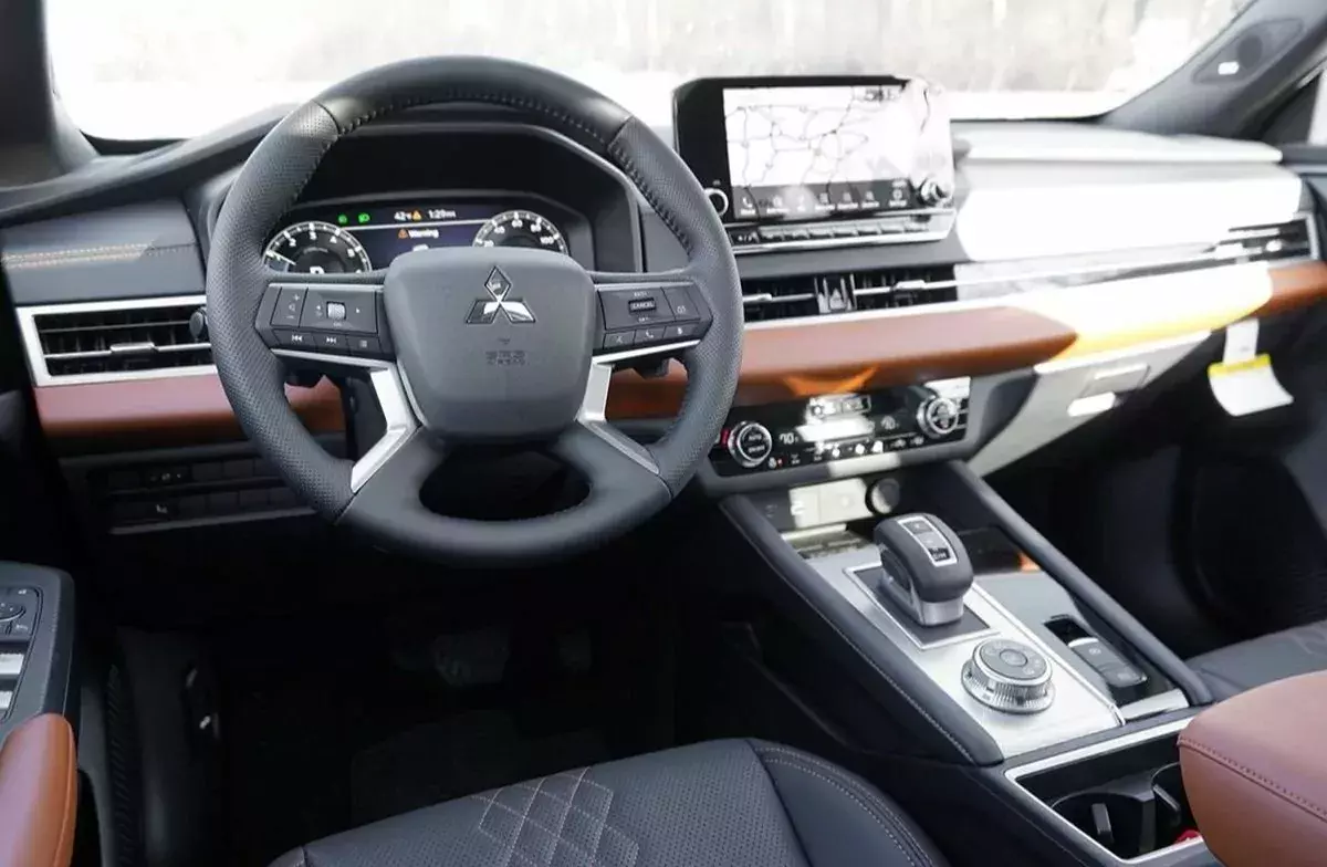 suv mitsubihi outlander w USA to wydatek od 28 tys dolarow