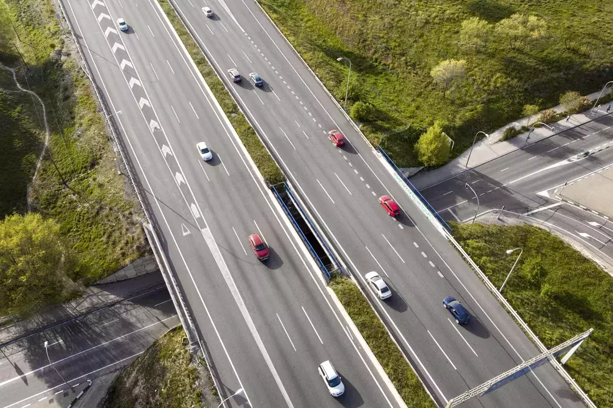 Podatek road tax od kwietnia droższy na Wyspach