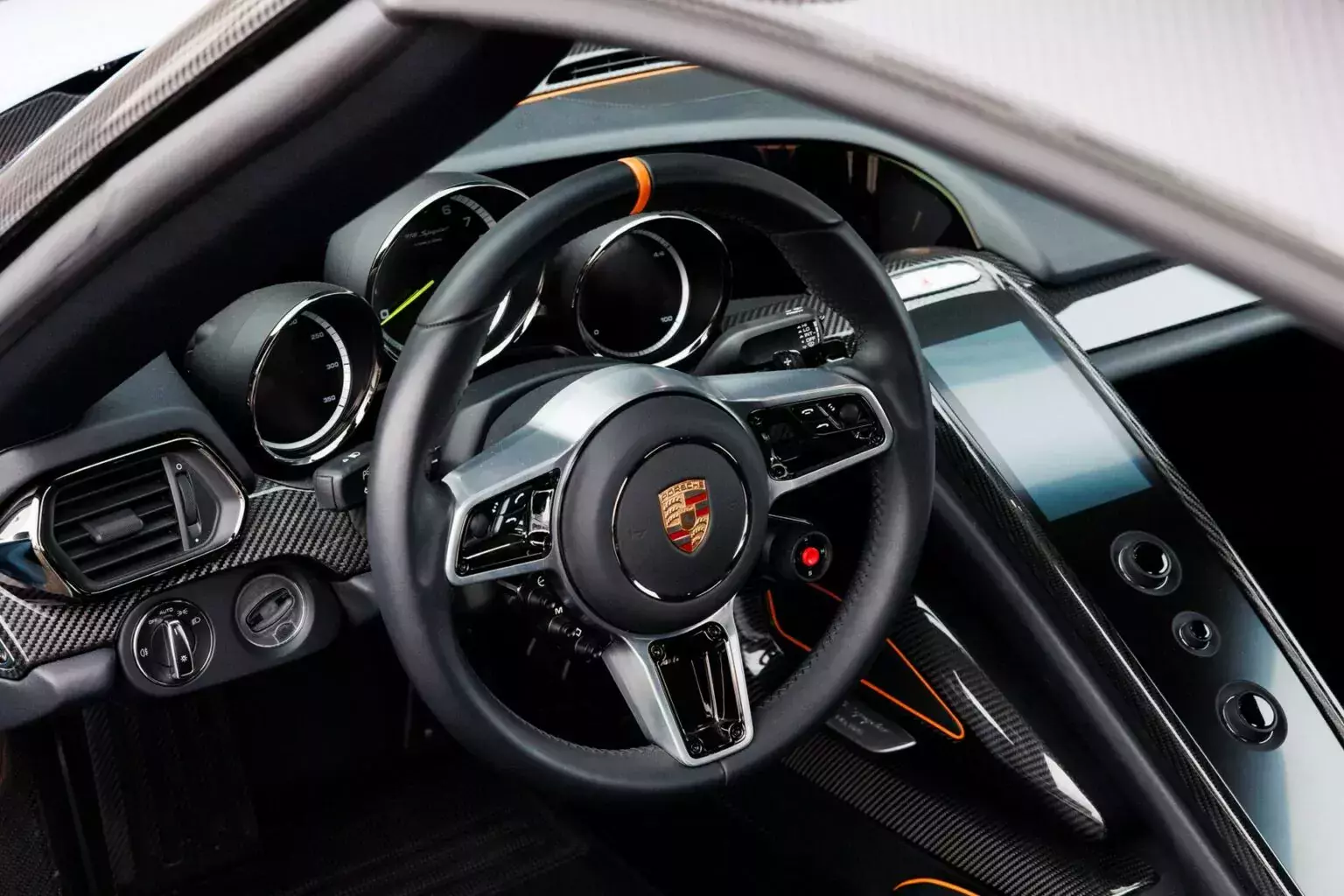 Porsche-918-Spyder-6-1536x1024