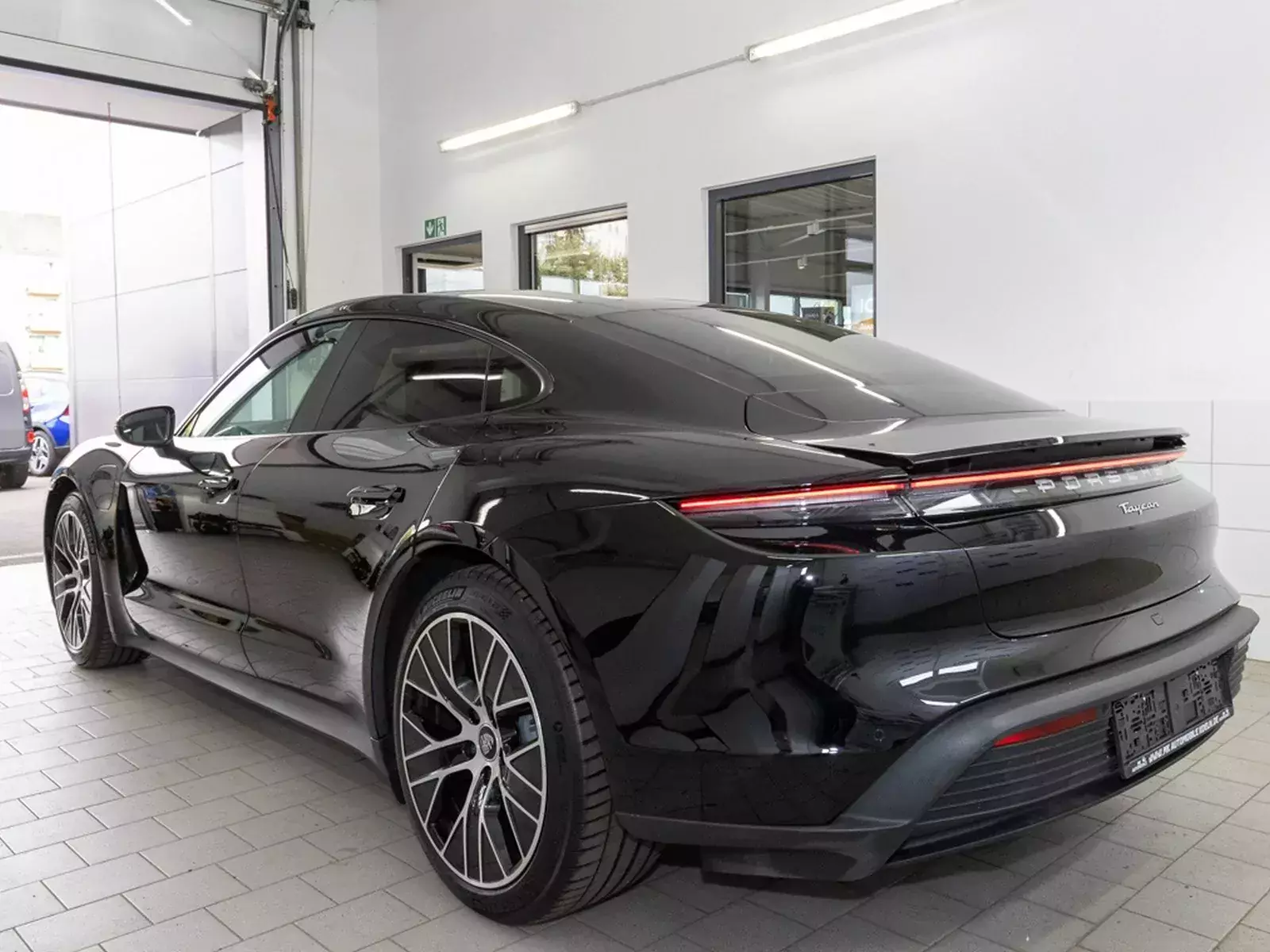 Porsche_Taycan_Turbo_2020_utrata_wartosci