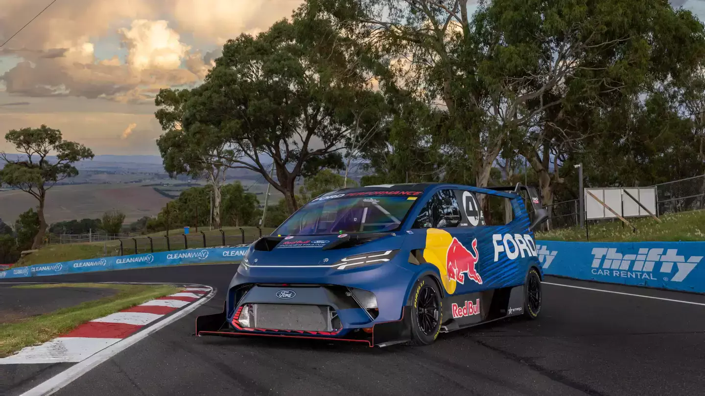 ford-supervan-9-scaled