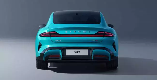 rear Xiaomi SU7
