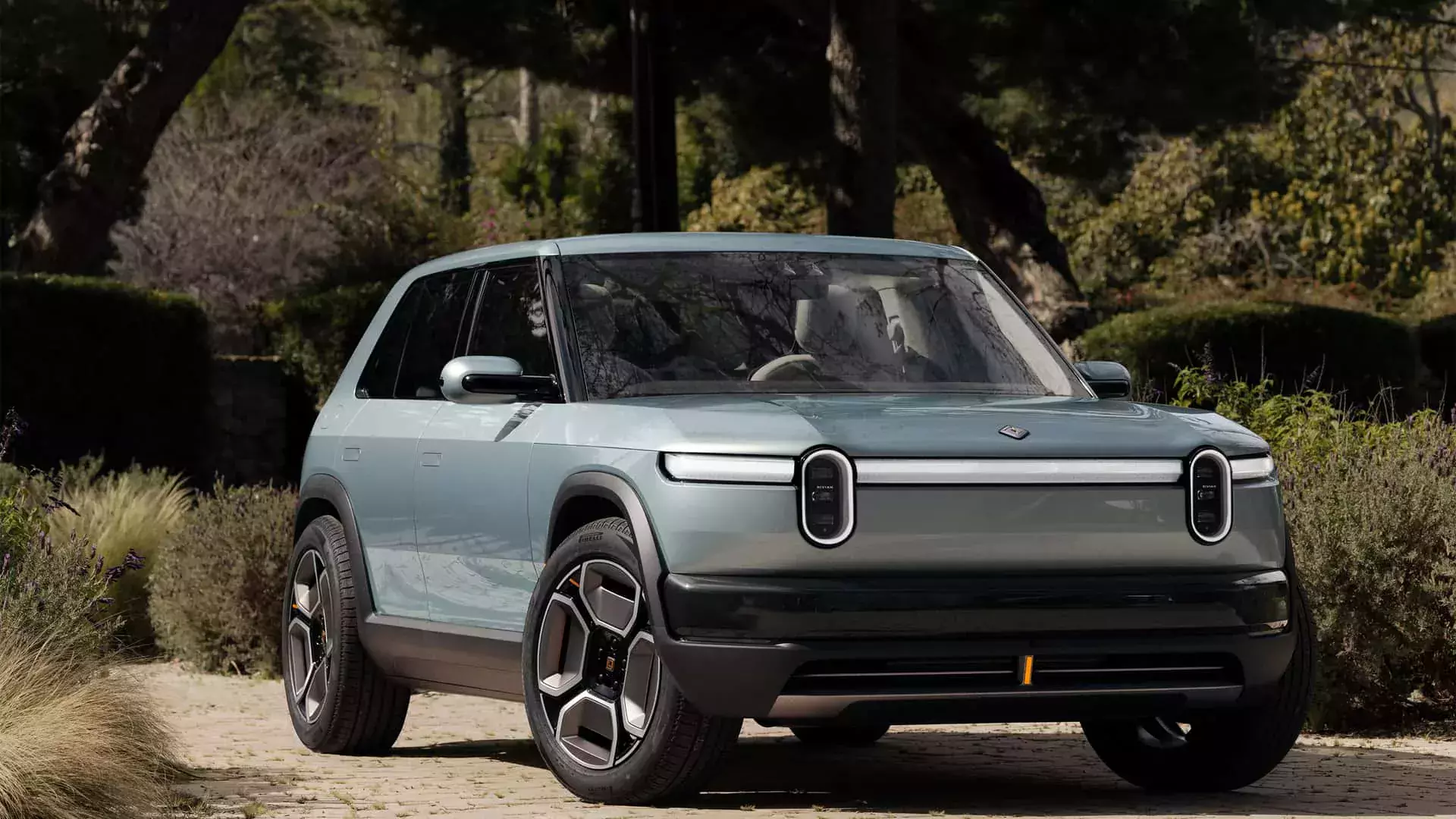 10_rivian_r3